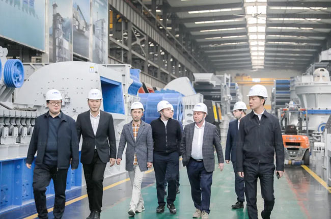 Делегация Республики Татарстан (Российская Федерация) посетили компанию Zhongyu Dingli с целью ознакомления и изучения (5)