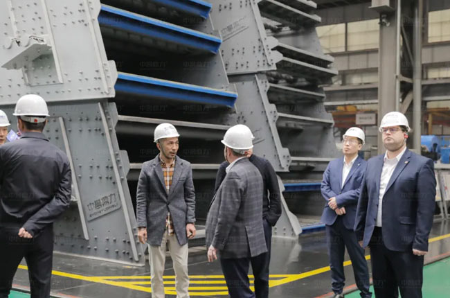 Делегация Республики Татарстан (Российская Федерация) посетили компанию Zhongyu Dingli с целью ознакомления и изучения (6)