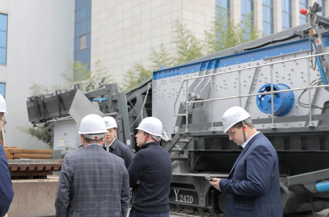 Делегация Республики Татарстан (Российская Федерация) посетили компанию Zhongyu Dingli с целью ознакомления и изучения (7)