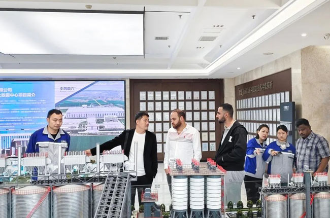 Клиенты из Индии, Египта и Сирии посетили интеллектуальный производственный комплекс111 (1)