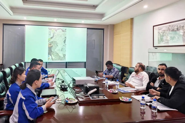 Клиенты из Индии, Египта и Сирии посетили интеллектуальный производственный комплекс111 (4)