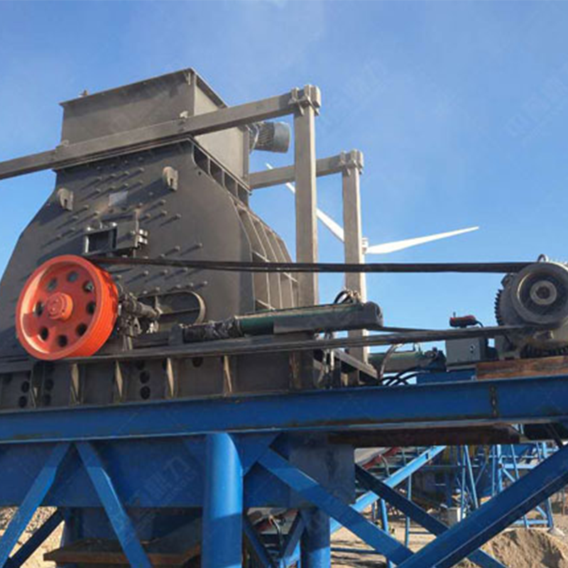 Начальный этап монтажа дробилки для твёрдых пород